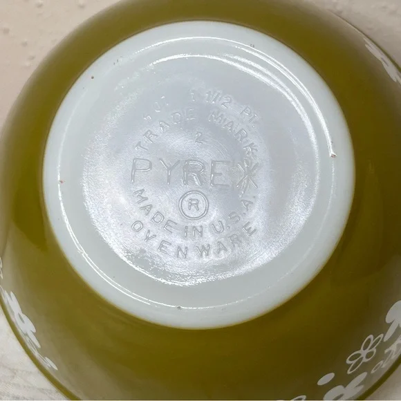 Vintage Pyrex Spring Blossom Green Floral Mixing Bowl #401 - Picture 6 of 6